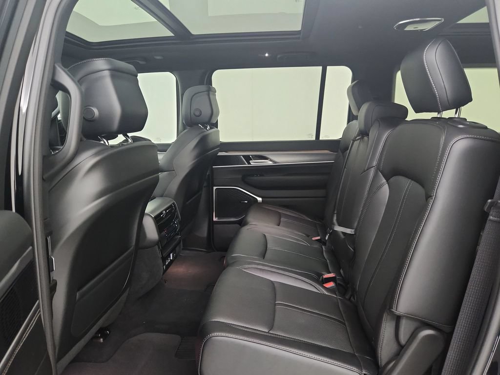 New 2026 Jeep Grand Wagoneer L 4WD w/ Premium Group I image 30
