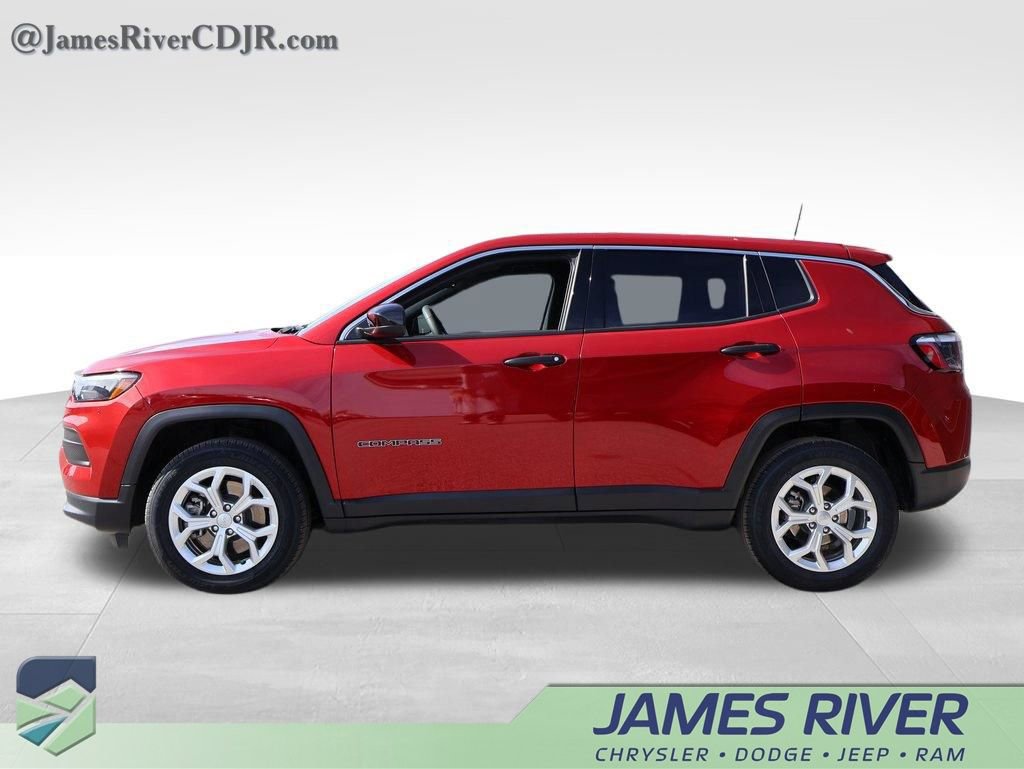 Used 2024 Jeep Compass Sport image 2