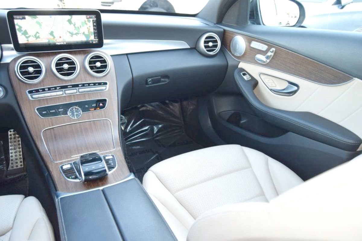Used 2020 Mercedes-Benz C 300 4MATIC Sedan image 32