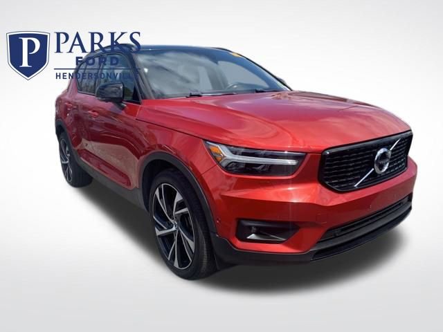 Used 2019 Volvo XC40 T5 R-Design image 1
