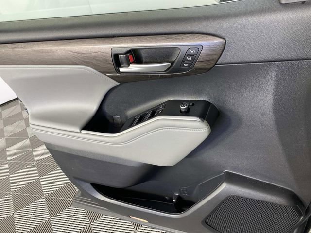 Used 2023 Toyota Highlander Limited image 26