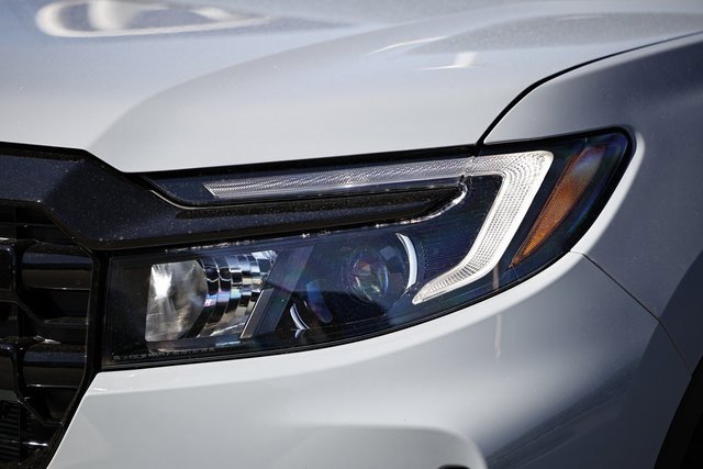 New 2026 Honda Ridgeline Black Edition image 3