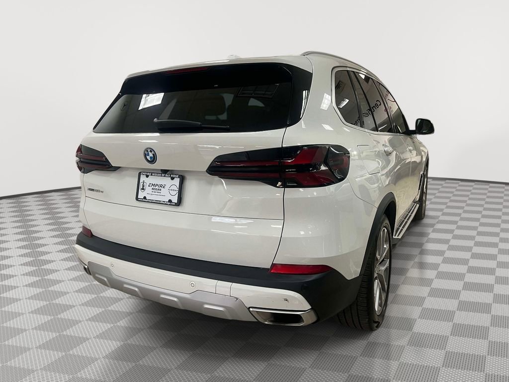 Used 2024 BMW X5 xDrive50e image 3