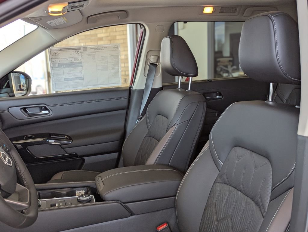 New 2026 Nissan Pathfinder Platinum image 13