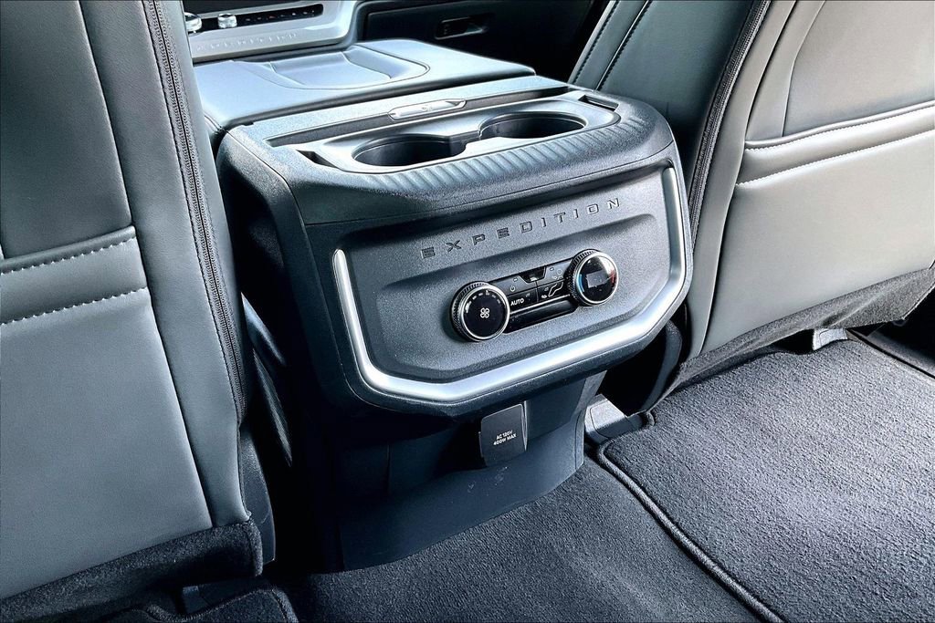 Certified 2025 Ford Expedition Active AWD/4WD image 34