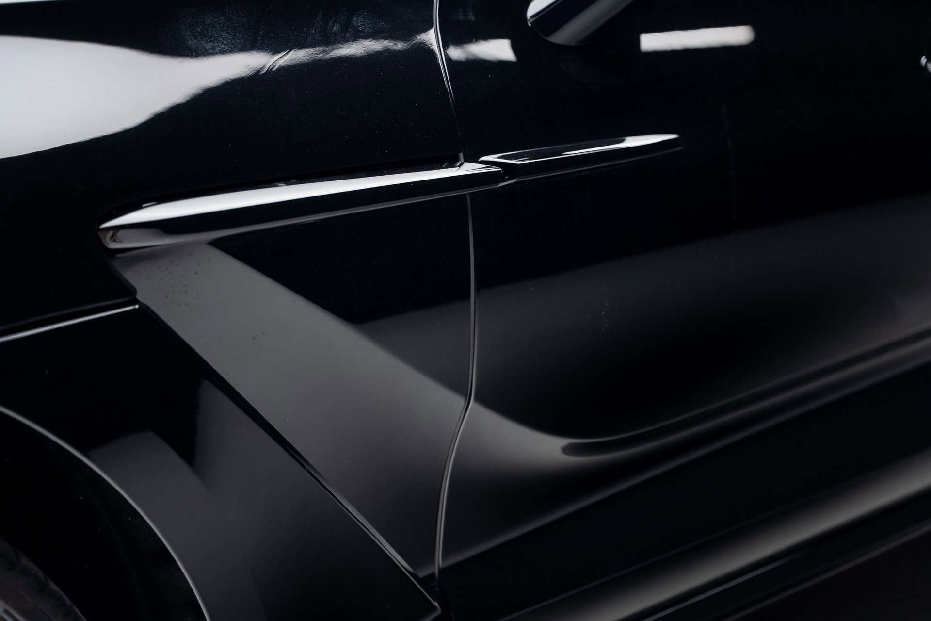 Used 2021 Aston Martin DBX image 23