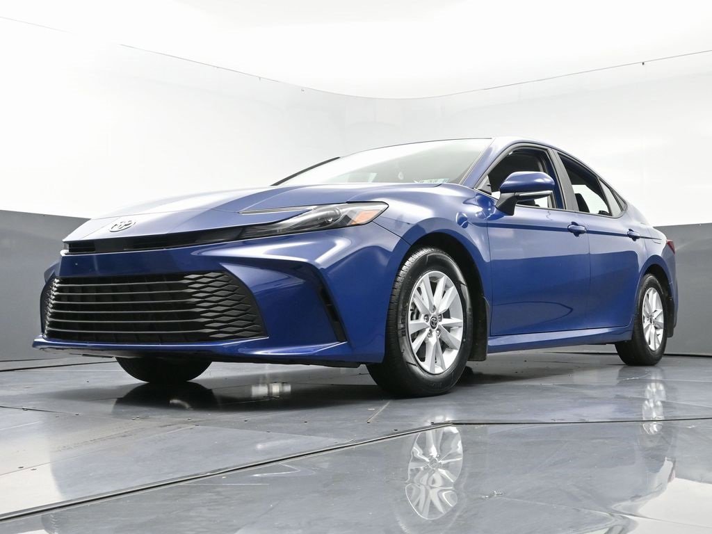 Used 2025 Toyota Camry LE w/ Convenience Package image 59