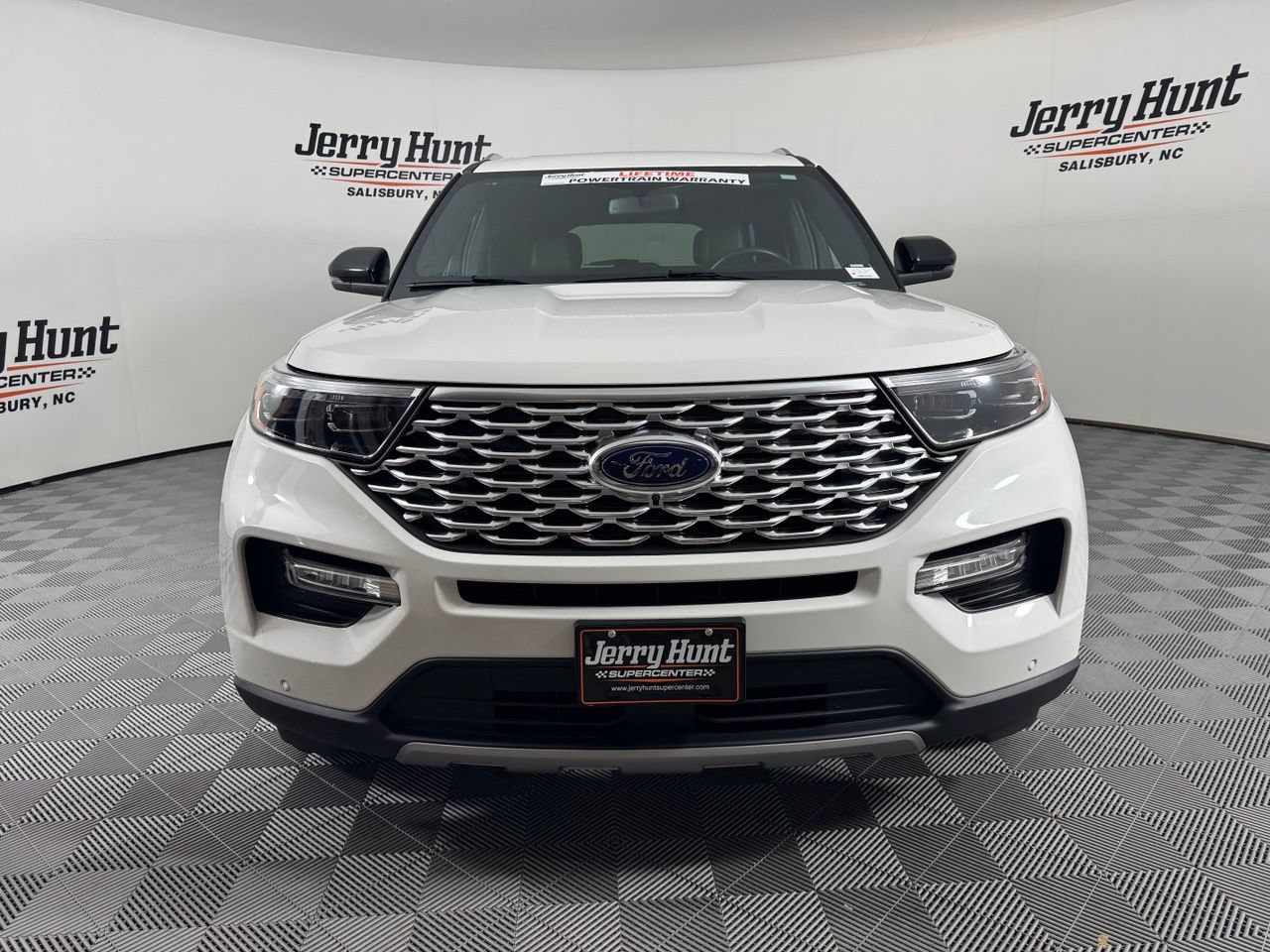 Used 2023 Ford Explorer Platinum w/ Class IV Trailer Tow Package AWD/4WD image 4