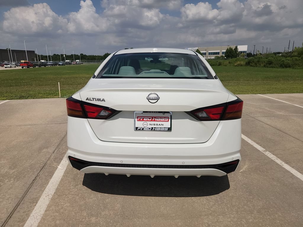 Used 2025 Nissan Altima 2.5 SV FWD image 6