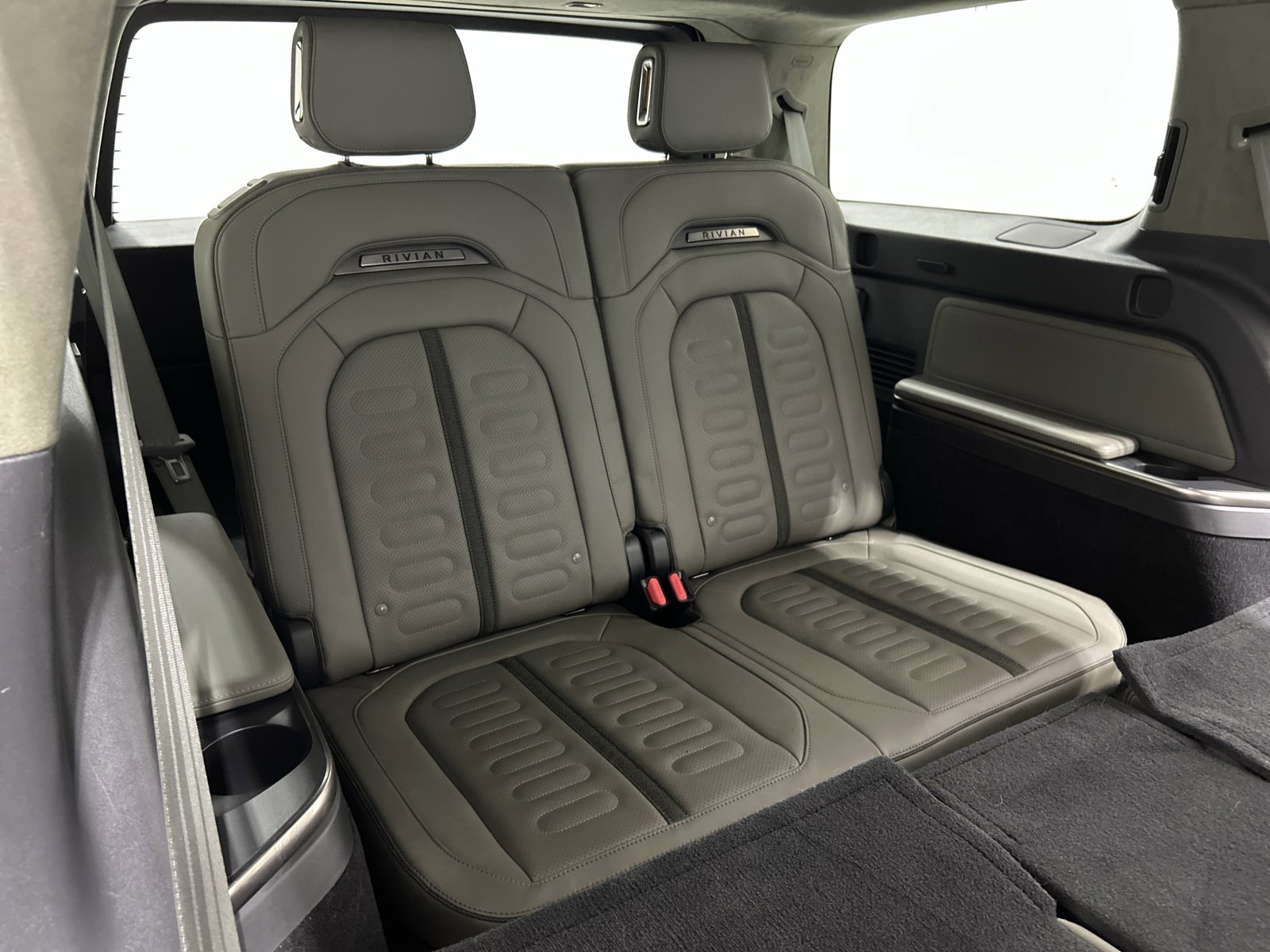 Used 2023 Rivian R1S Adventure AWD/4WD image 25