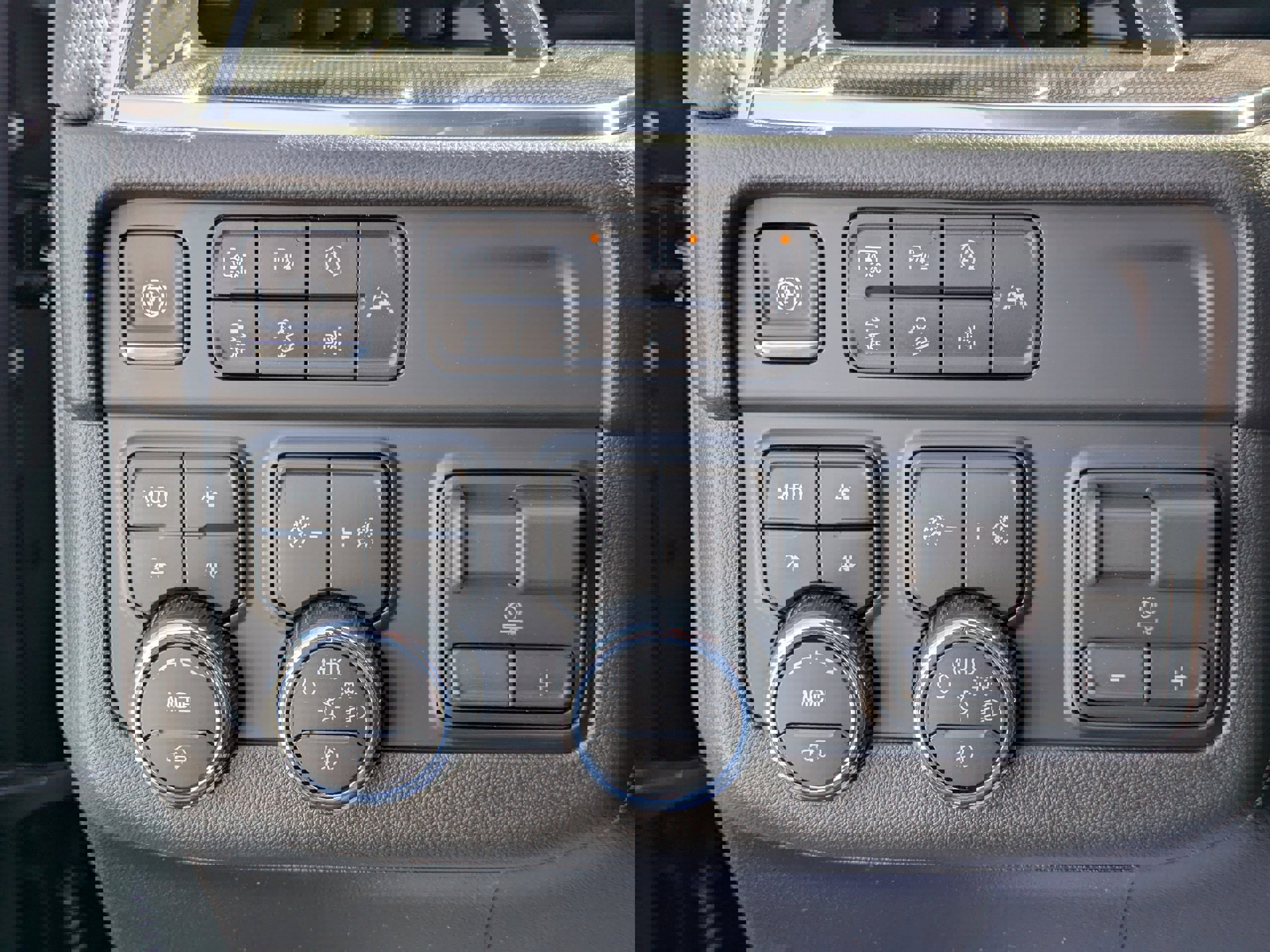 New 2026 Chevrolet Suburban RST image 12