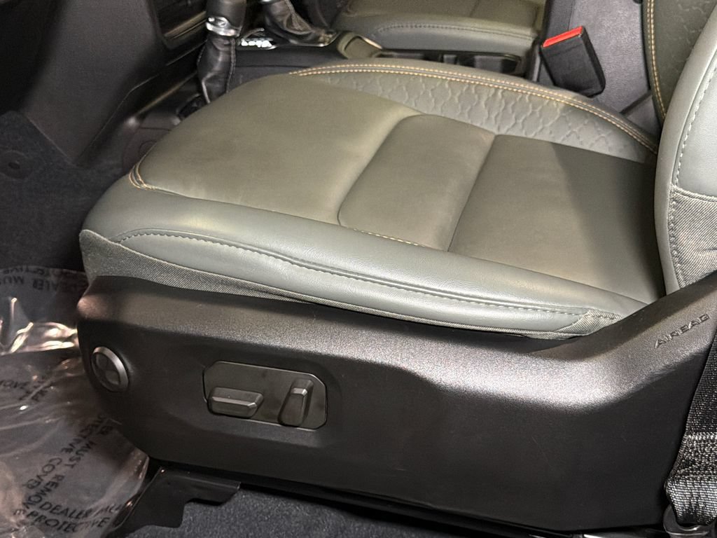 Used 2024 Jeep Wrangler High Altitude AWD/4WD image 25