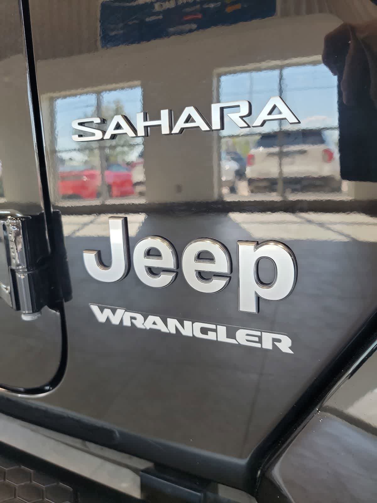 Used 2024 Jeep Wrangler Unlimited Sahara AWD/4WD image 8