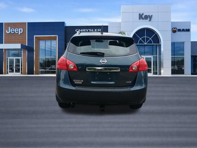 Used 2015 Nissan Rogue S w/ Convenience Package AWD/4WD image 4