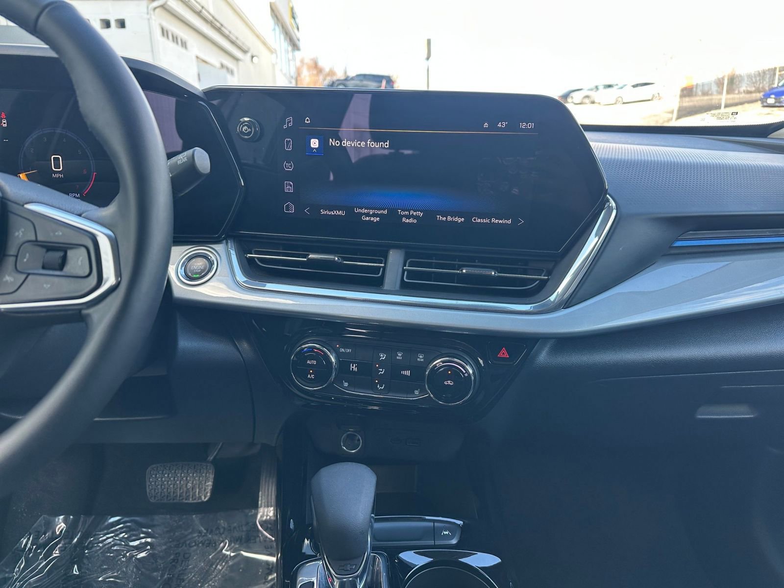 Used 2025 Chevrolet Trax LT w/ LT Convenience Package image 18