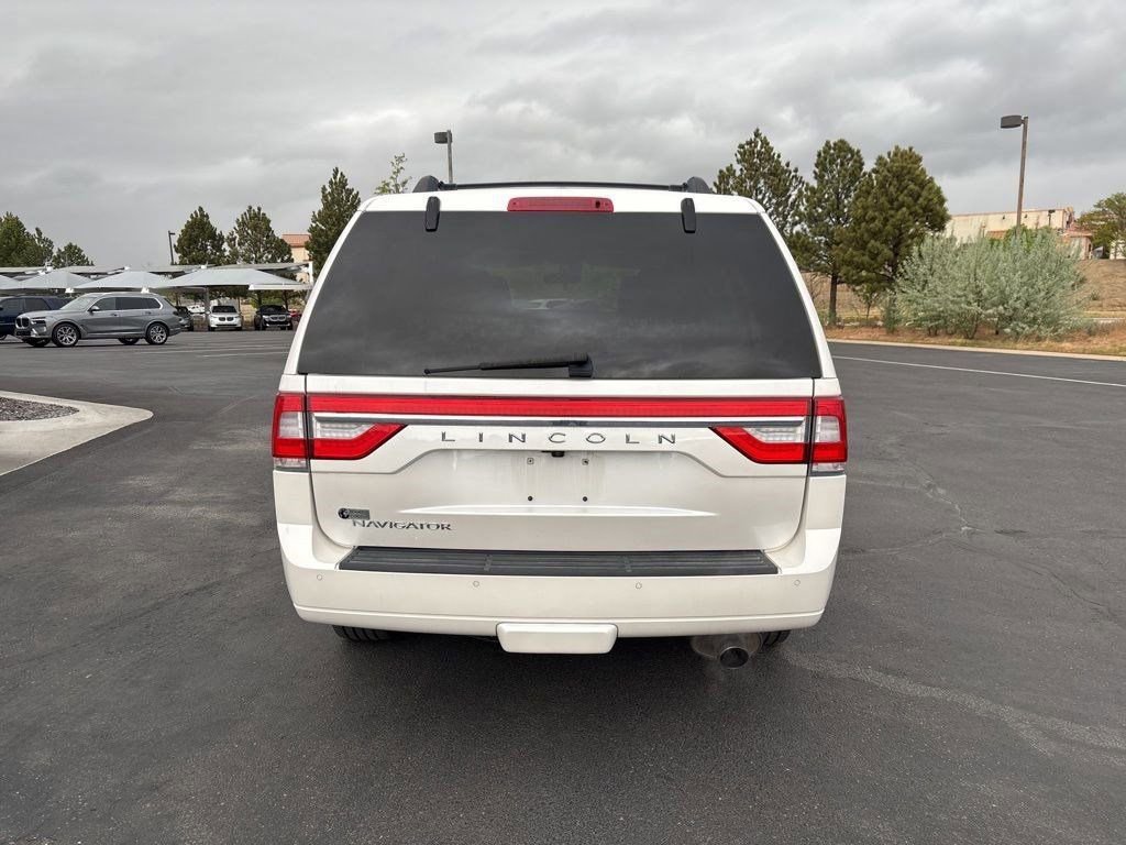 Used 2017 Lincoln Navigator Select image 4