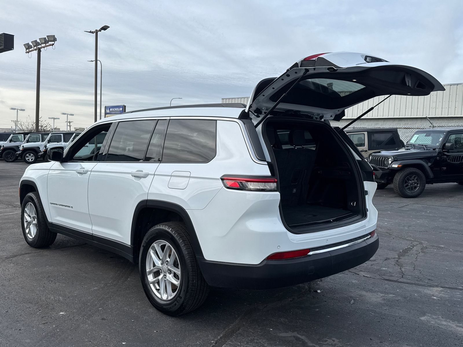 Used 2024 Jeep Grand Cherokee L Laredo AWD/4WD image 18