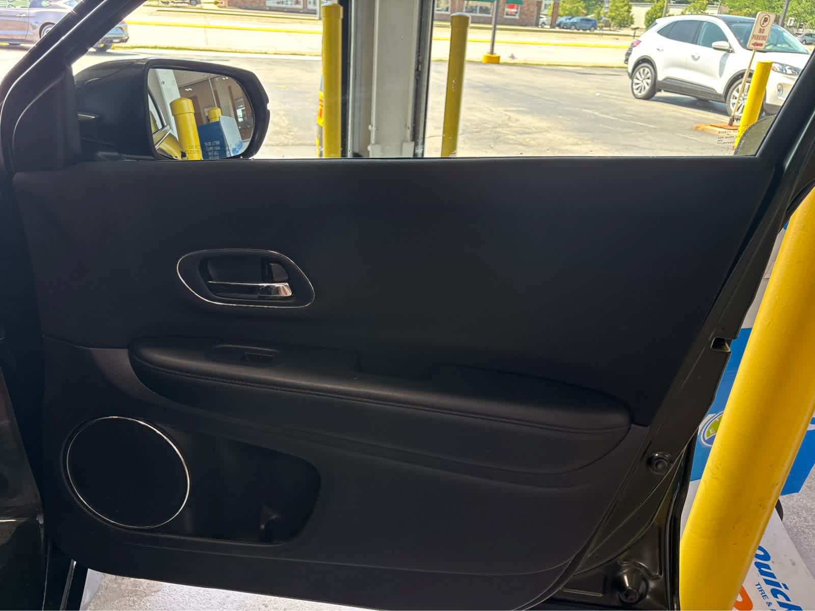 Used 2018 Honda HR-V EX image 35