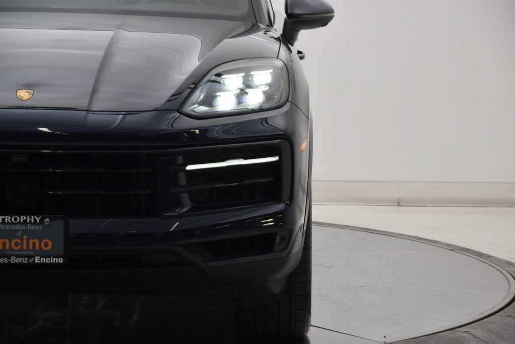 Used 2024 Porsche Cayenne AWD/4WD image 10