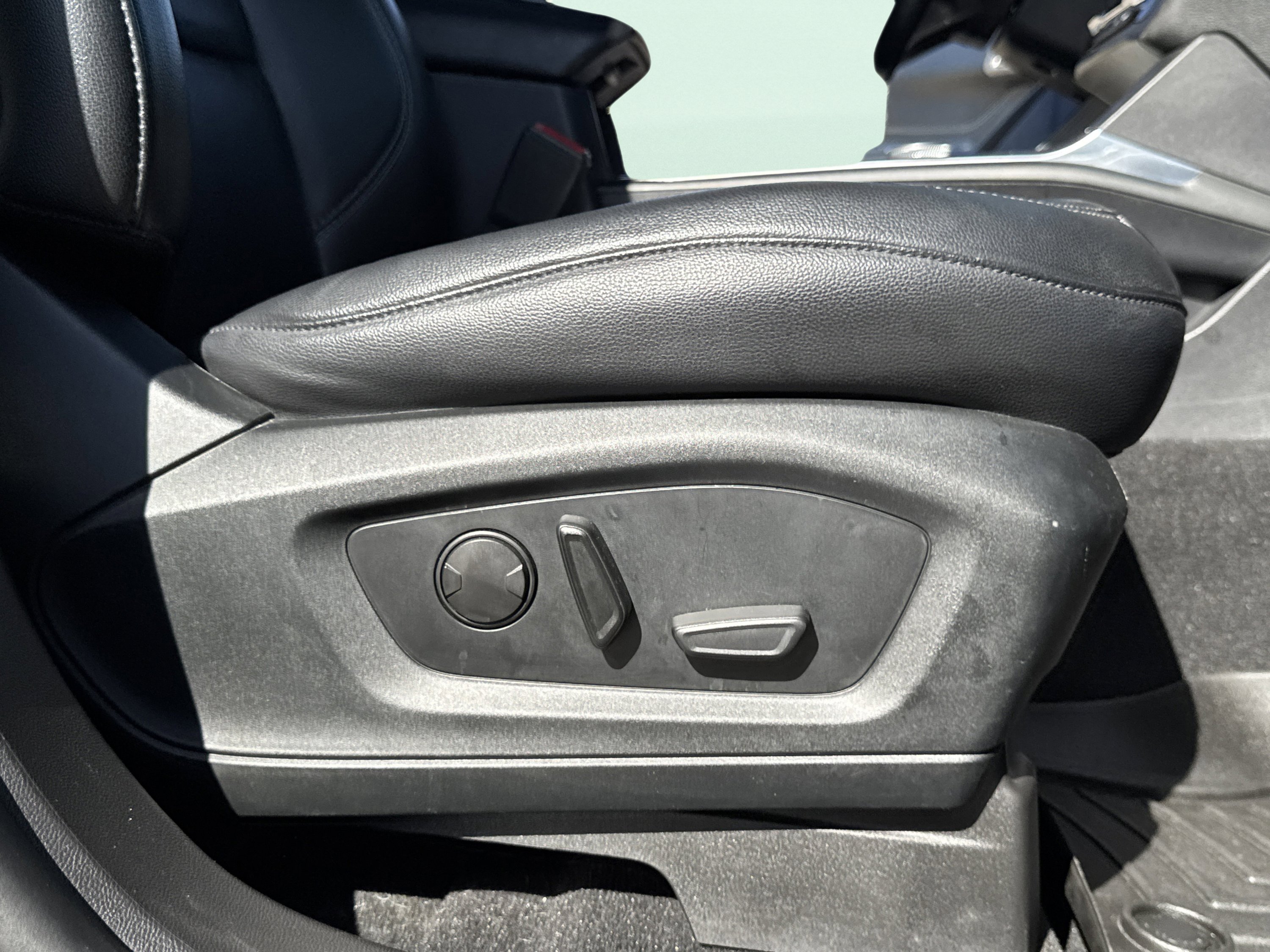 Used 2020 Ford Explorer XLT w/ Equipment Group 202A image 58