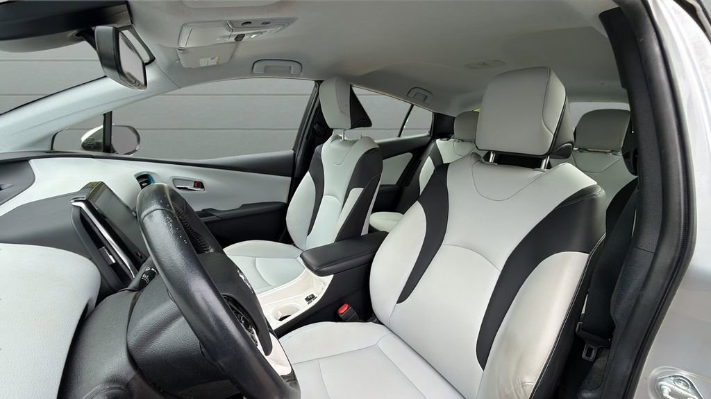 Used 2018 Toyota Prius Prime Advanced FWD image 24