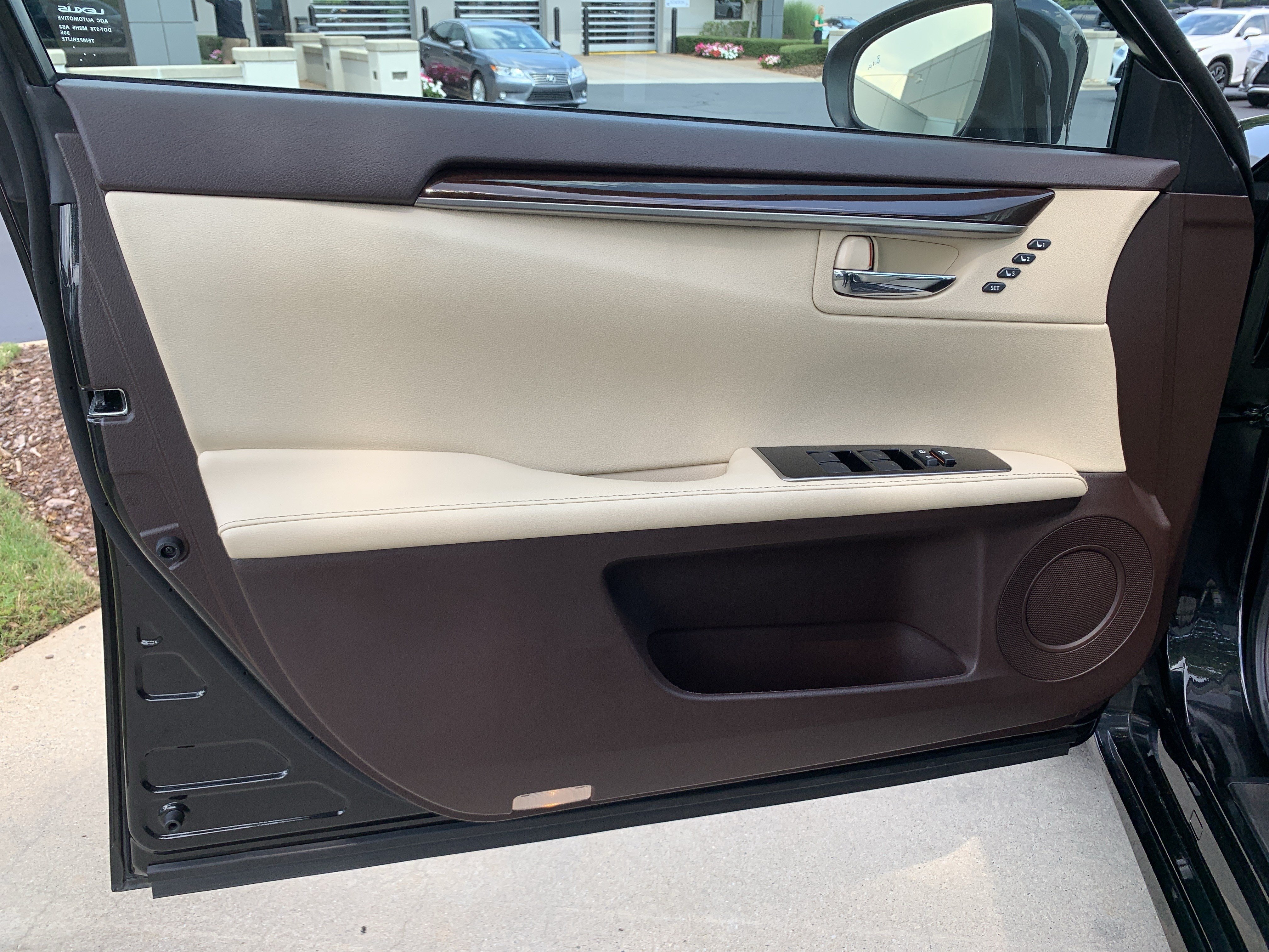 Used 2018 Lexus ES 350 w/ Navigation System Package FWD image 14