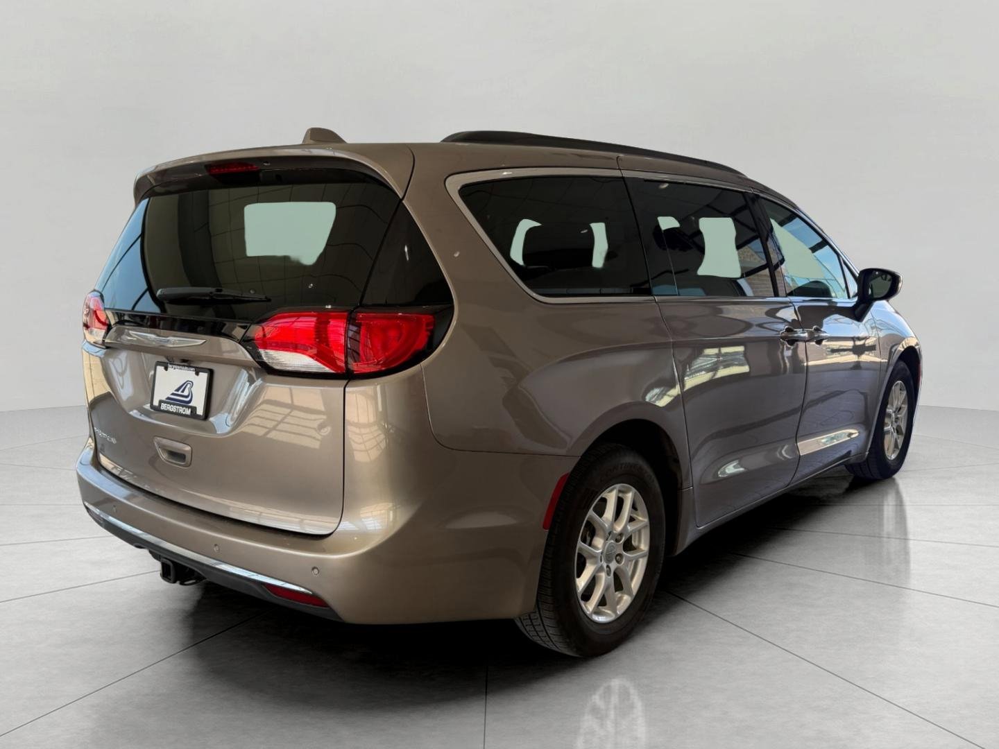 Used 2017 Chrysler Pacifica Touring Plus image 12