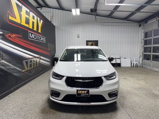 Used 2024 Chrysler Pacifica Touring-L image 30