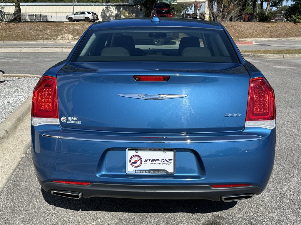 Certified 2022 Chrysler 300 Touring image 7