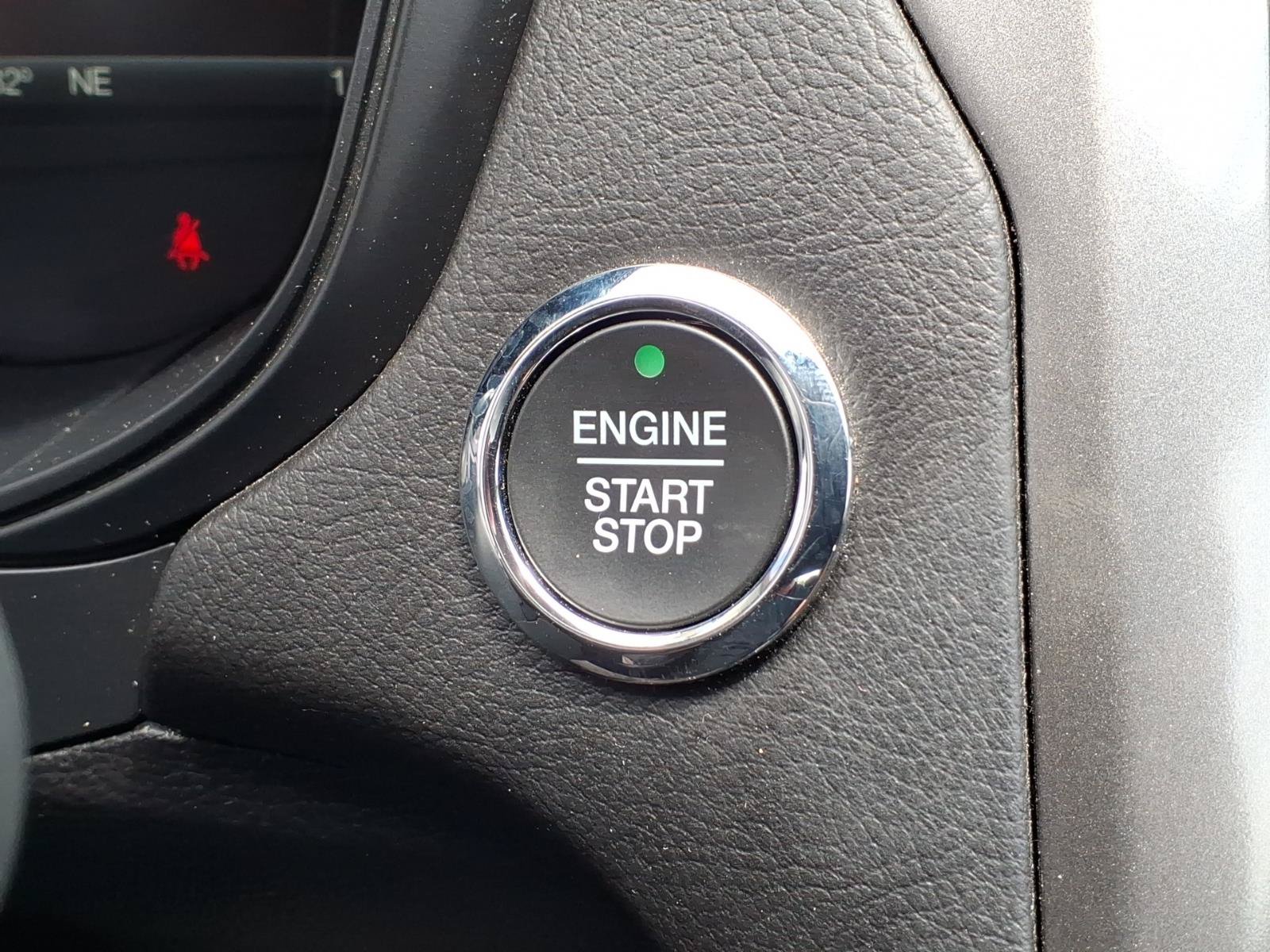 Used 2018 Ford Fusion SE w/ Fusion SE Technology Package FWD image 14