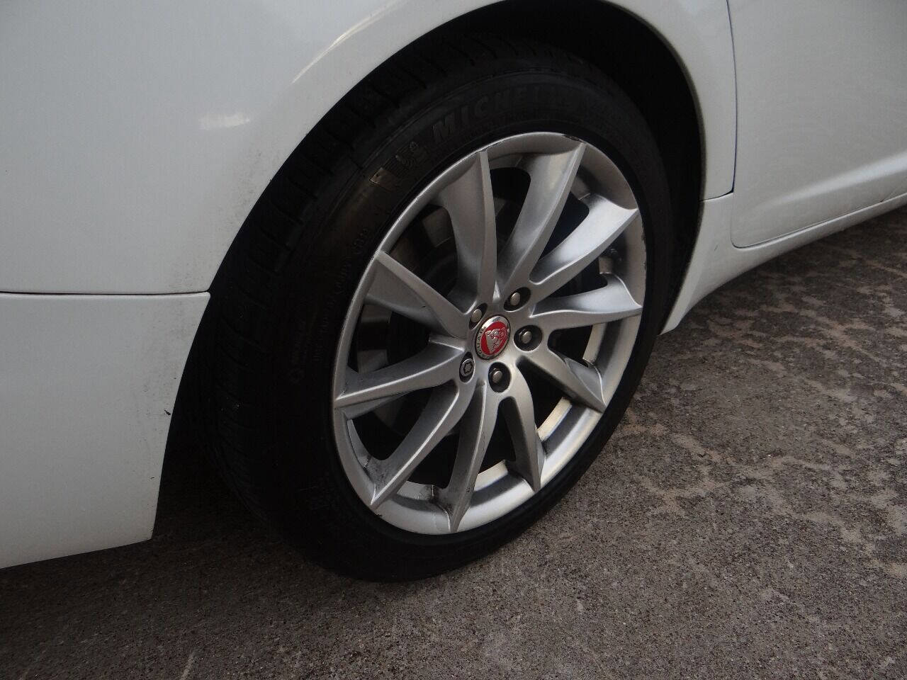 Used 2015 Jaguar XF Premium image 28