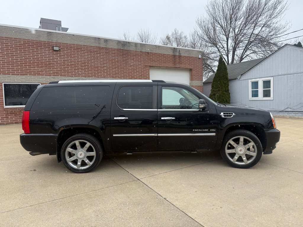 Used 2011 Cadillac Escalade ESV Premium image 4