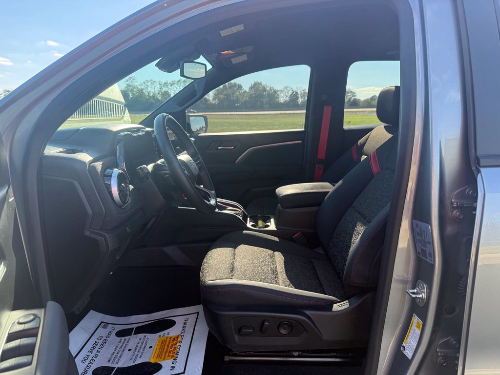 Used 2024 Chevrolet Colorado Z71 w/ Z71 Convenience Package 2 AWD/4WD image 28