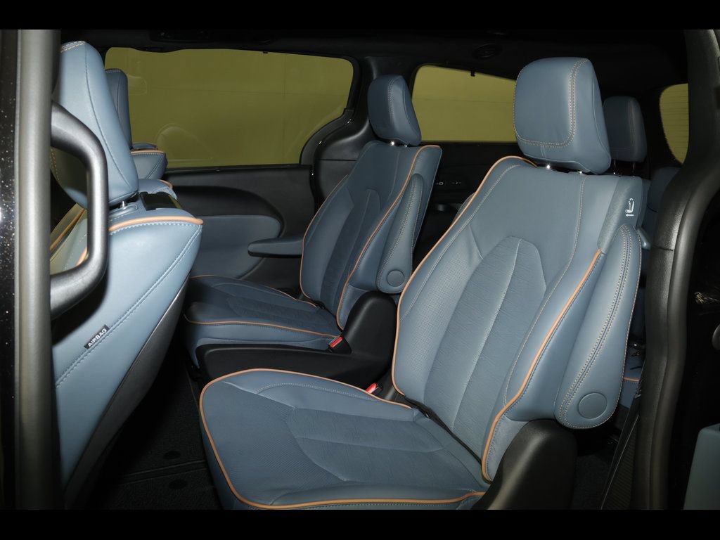 New 2027 Chrysler Pacifica Pinnacle w/ Theater Group AWD/4WD image 23