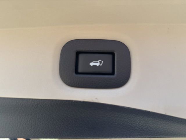 Used 2018 Nissan Rogue SL w/ Premium Package image 13