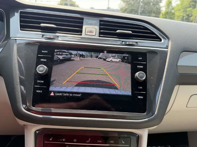Used 2023 Volkswagen Tiguan SE w/ Panoramic Sunroof Package AWD/4WD image 25