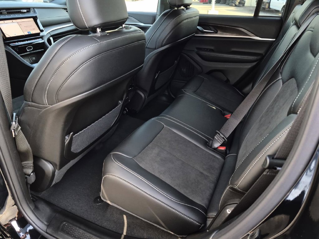 New 2026 Jeep Grand Cherokee Altitude RWD image 16