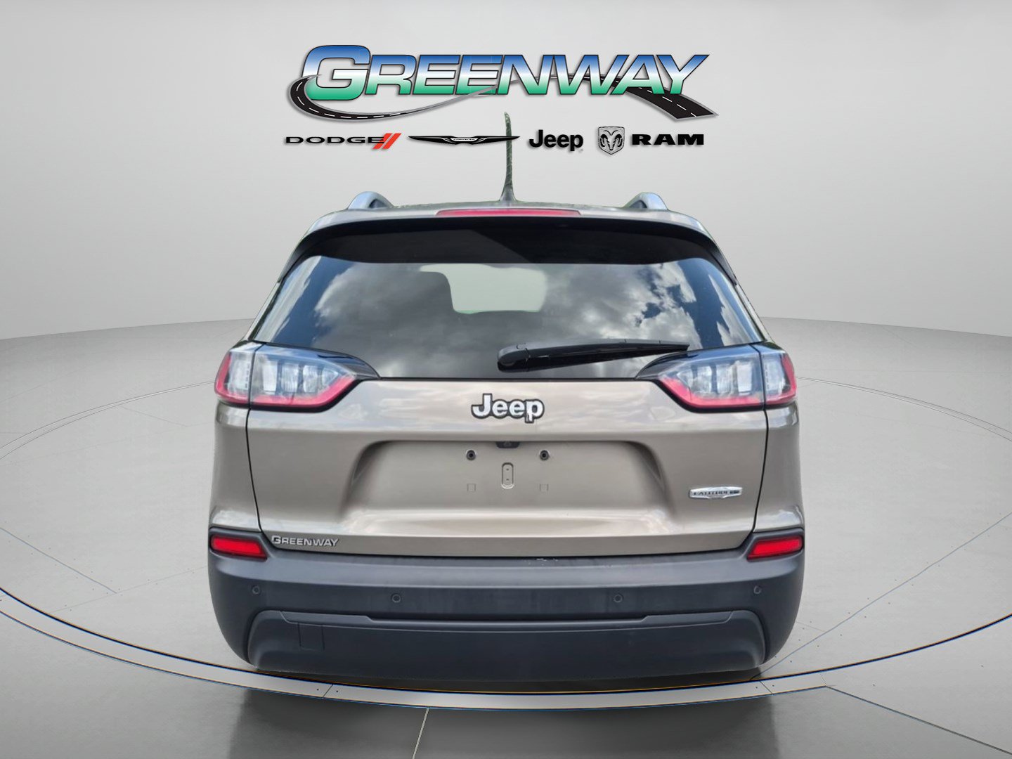Used 2020 Jeep Cherokee Latitude Plus w/ Comfort/Convenience Group FWD image 2