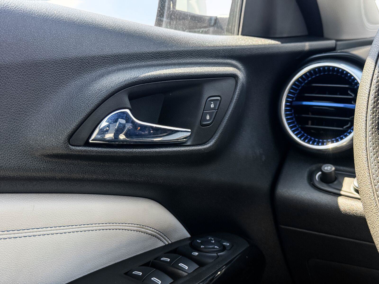 Used 2024 Chevrolet Trax LT FWD image 15