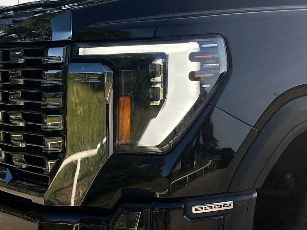 Used 2024 GMC Sierra 2500 Denali Ultimate AWD/4WD image 9