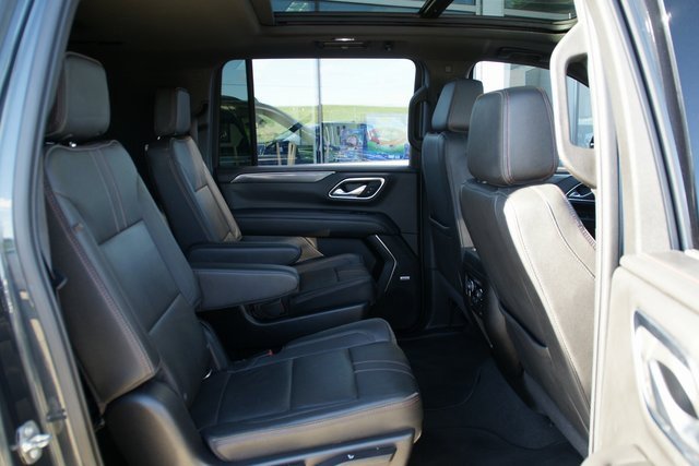 Used 2022 Chevrolet Suburban RST w/ Sport Performance Package image 33