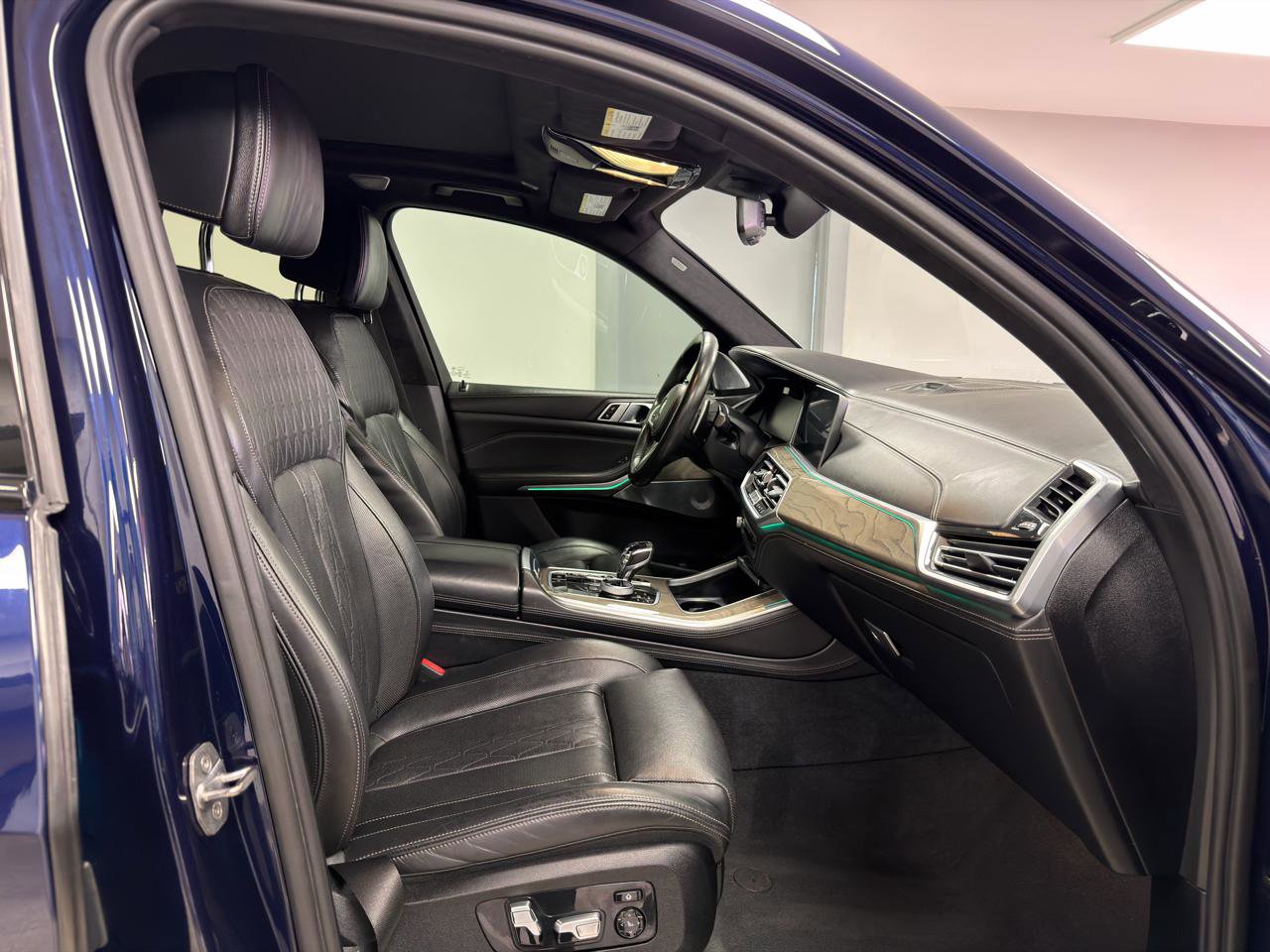 Used 2020 BMW X5 M50i w/ Executive Package image 10