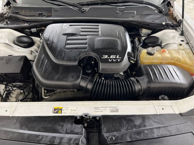 Used 2015 Dodge Challenger SXT image 21