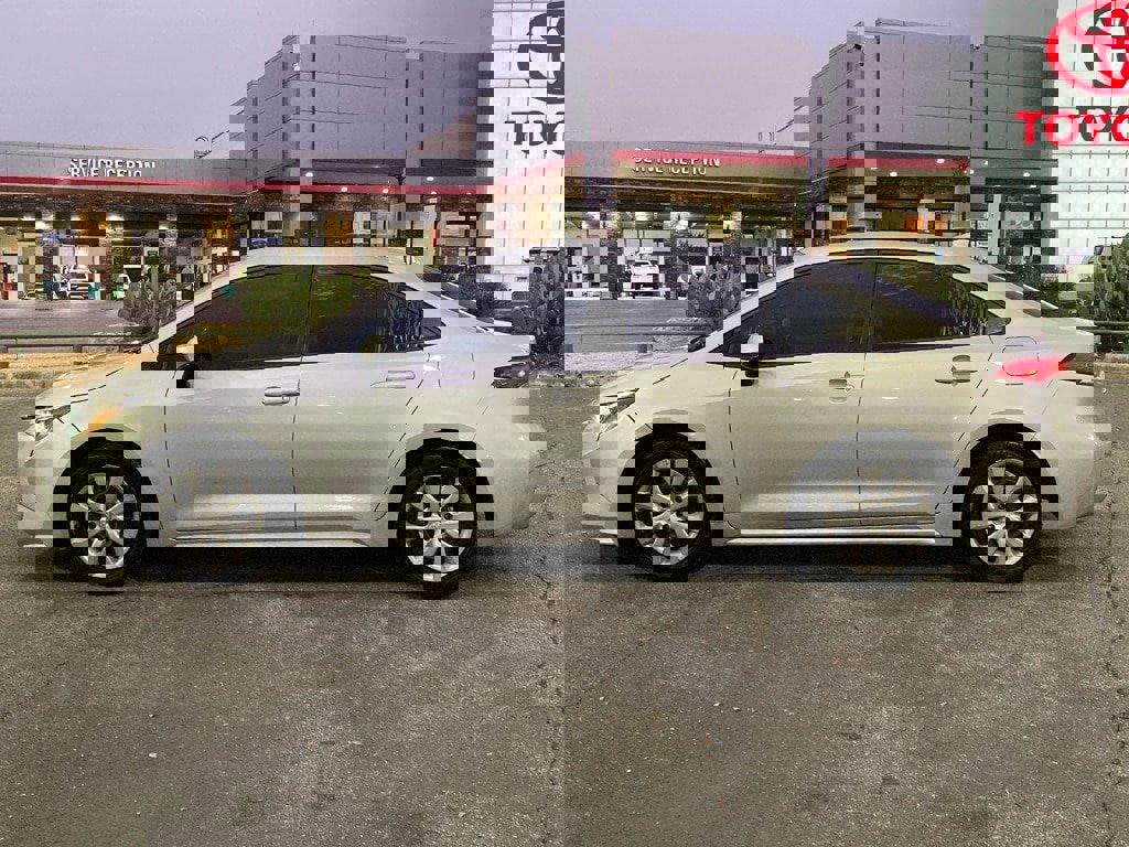 Used 2020 Toyota Corolla LE image 7