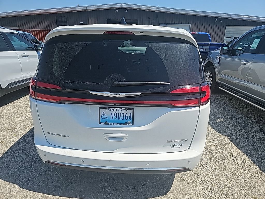 Used 2024 Chrysler Pacifica Limited image 9