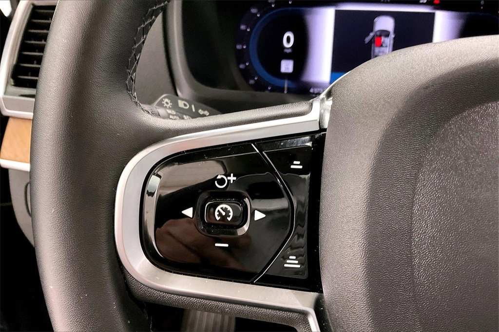 Used 2024 Volvo XC90 B6 Plus image 10