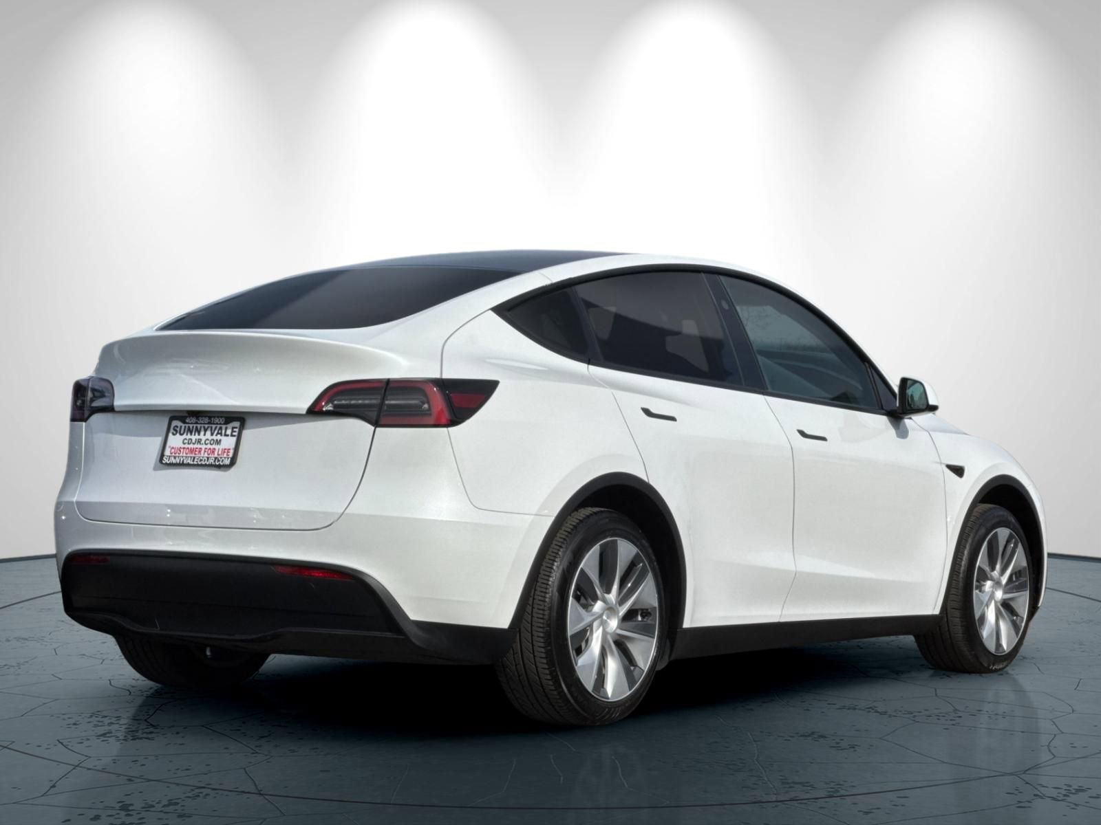 Used 2023 Tesla Model Y 2WD image 4
