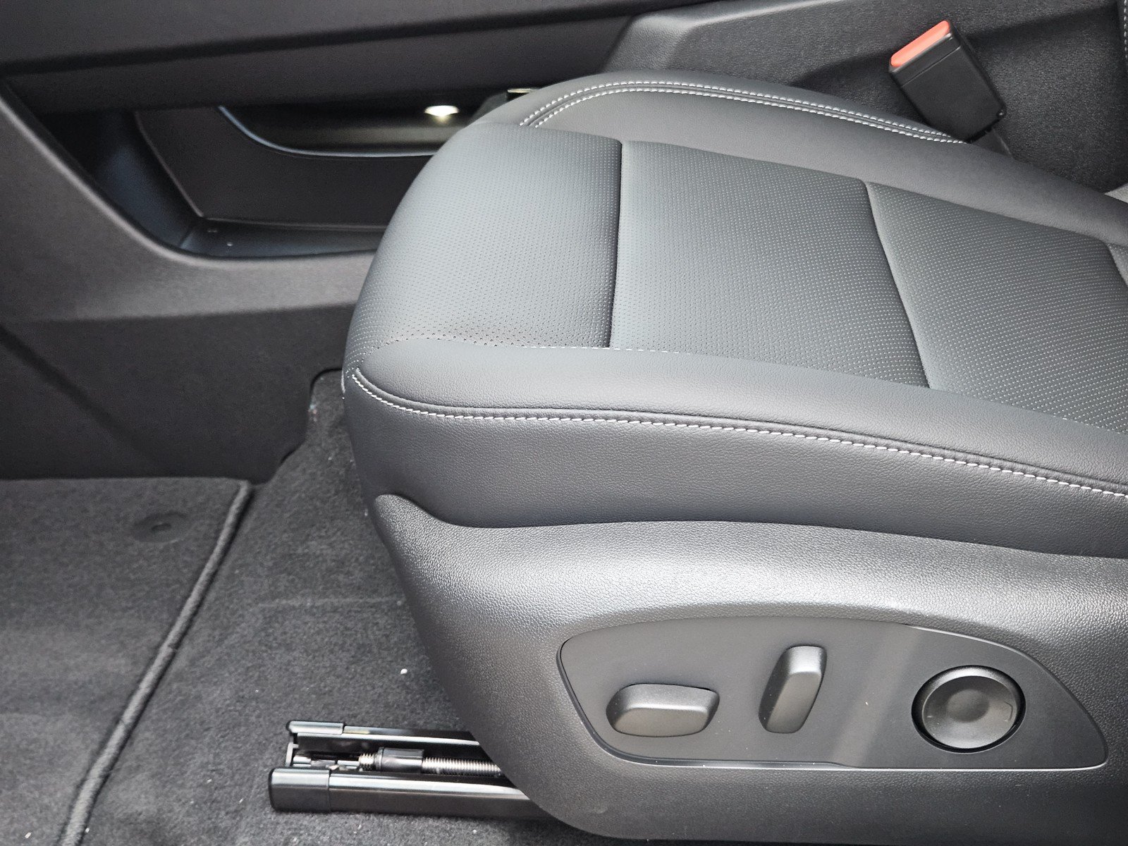 New 2027 Chevrolet Traverse LT w/ Enhanced Driving Package FWD image 17