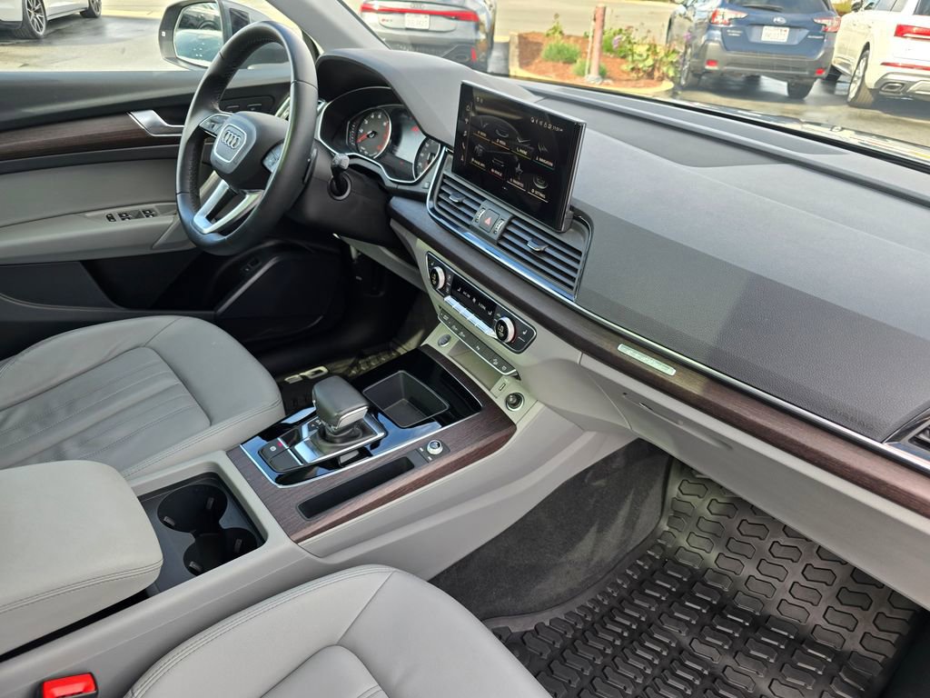 Used 2023 Audi Q5 2.0T Premium w/ Convenience Package image 13
