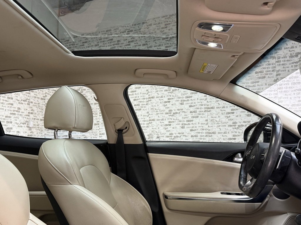 Used 2022 Kia Stinger GT-Line w/ Sun & Sound Package image 10